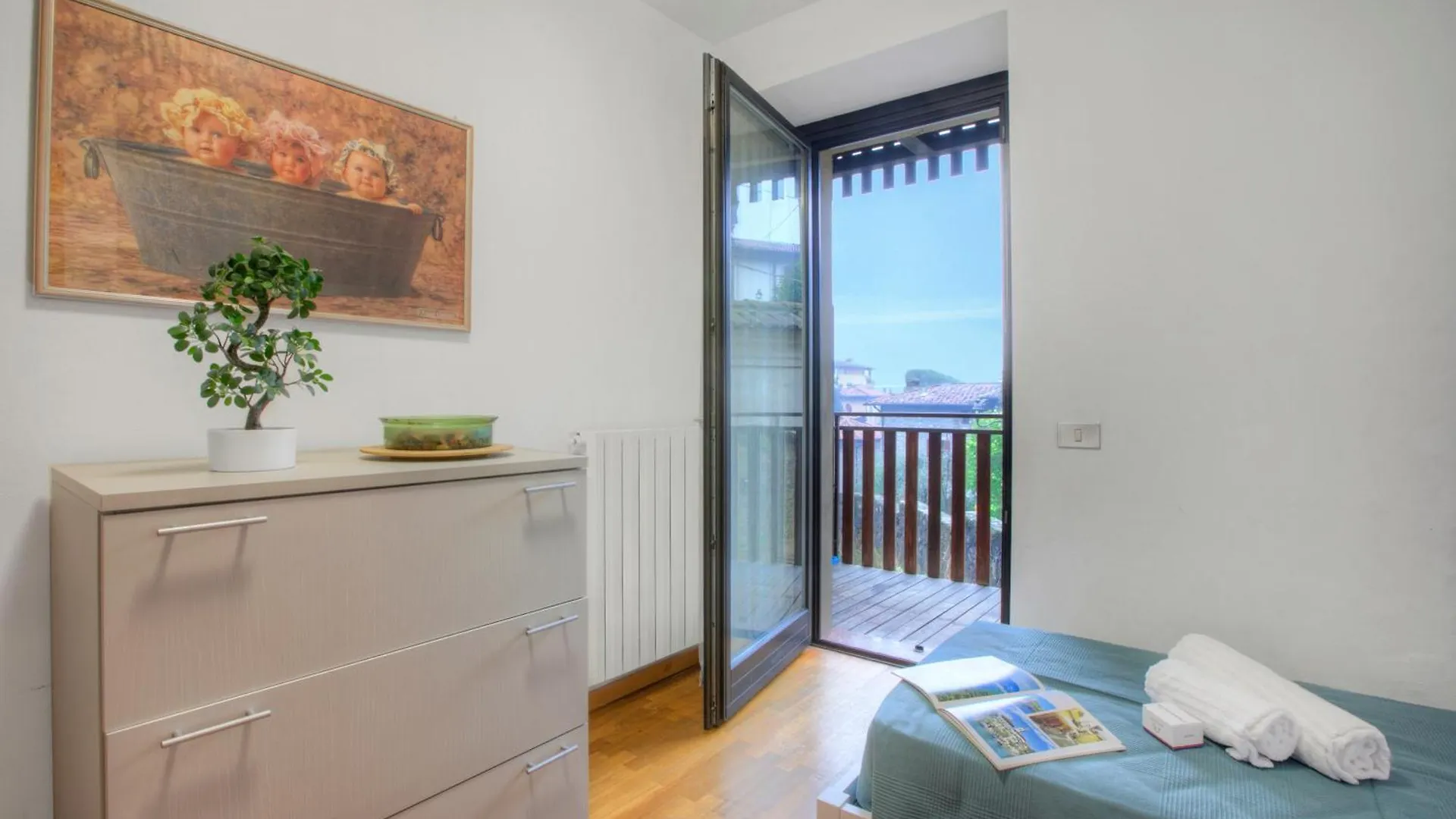 Luminose House With Shared Pool Daire Gardone Riviera