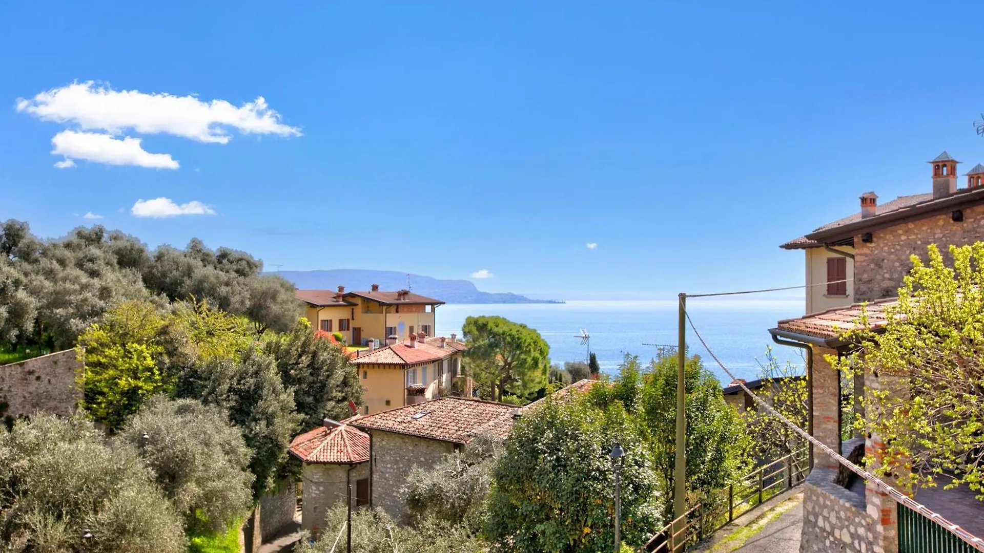 Luminose House With Shared Pool Daire Gardone Riviera 0*,  İtalya