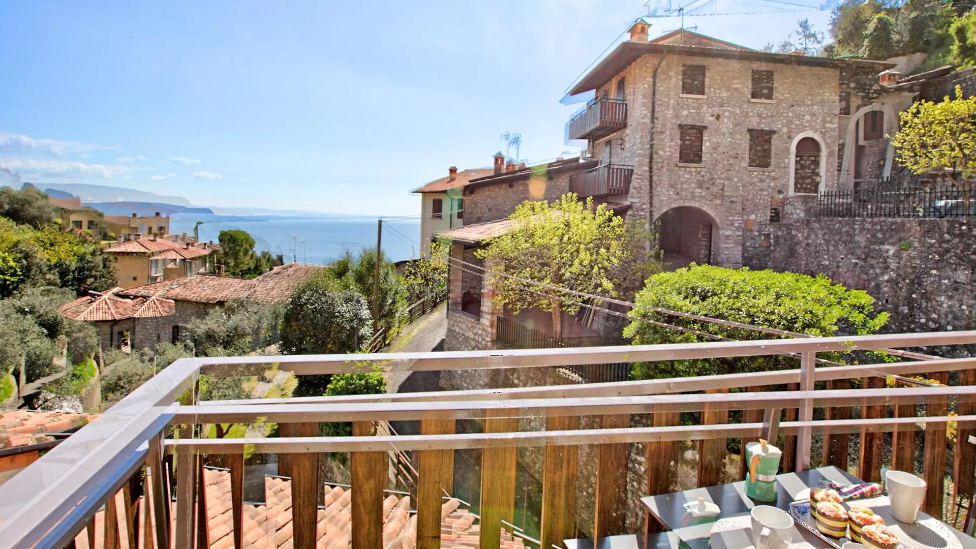 Luminose House With Shared Pool Daire Gardone Riviera
