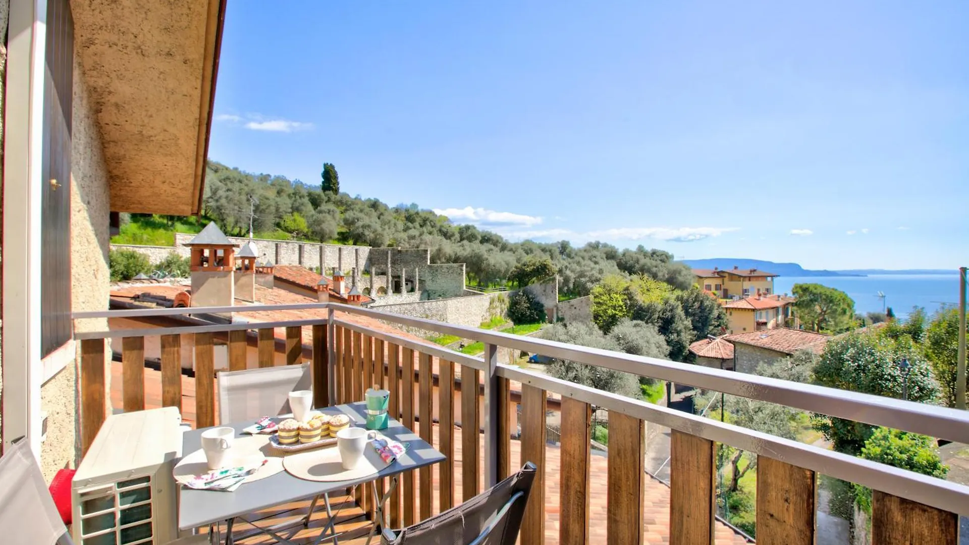 Luminose House With Shared Pool Daire Gardone Riviera