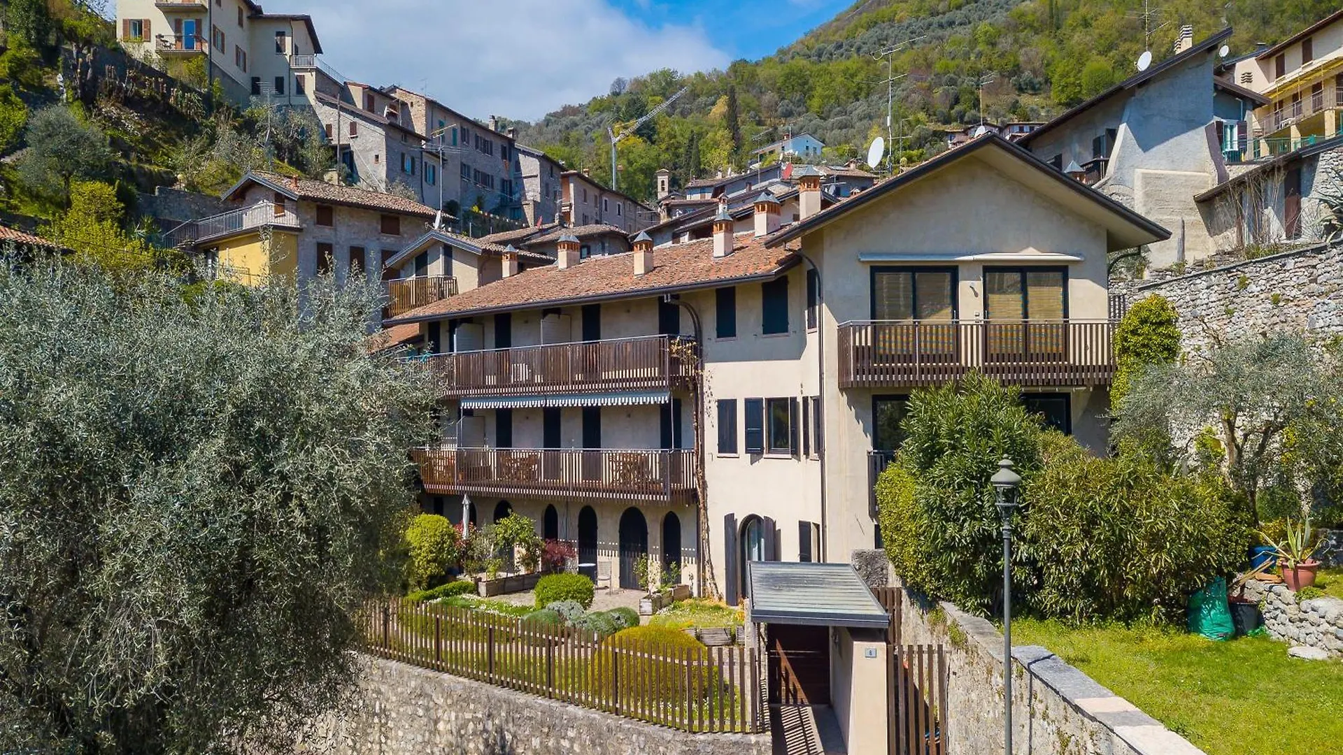 Luminose House With Shared Pool Daire Gardone Riviera 0*,  İtalya