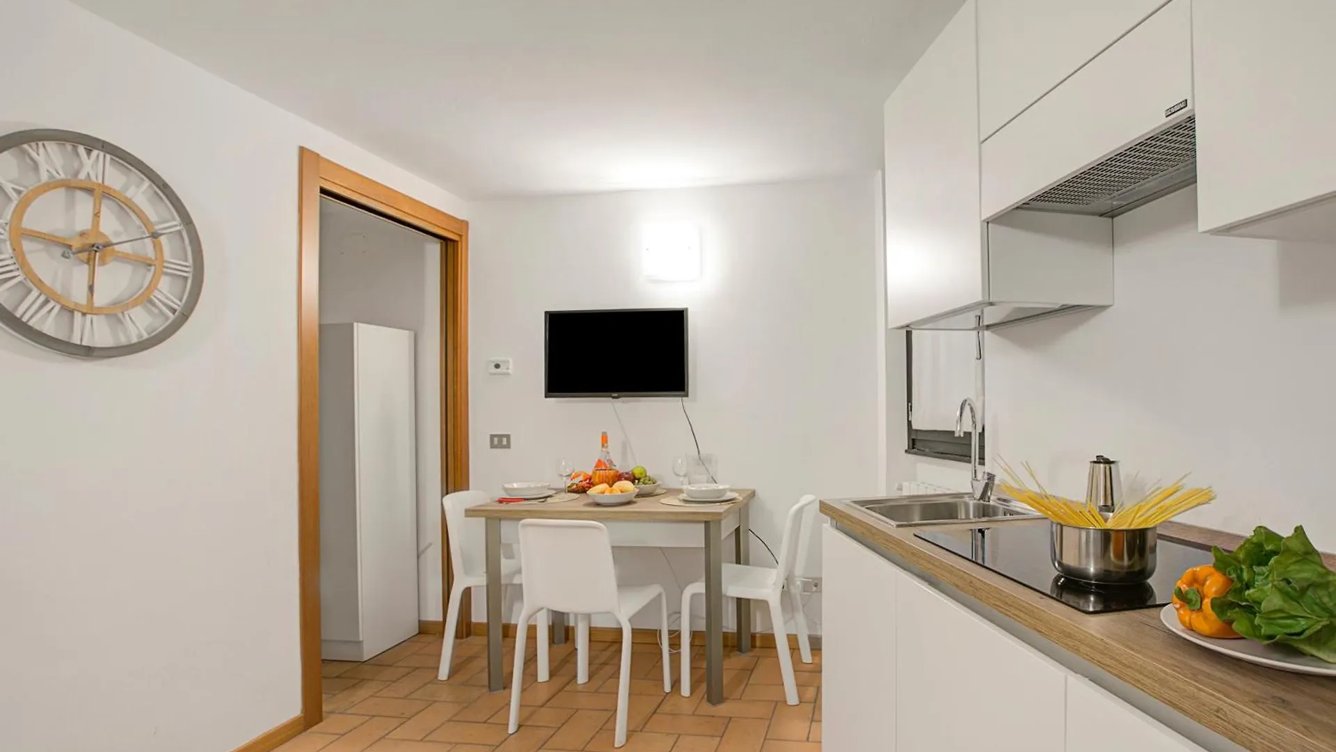 Luminose House With Shared Pool Daire Gardone Riviera