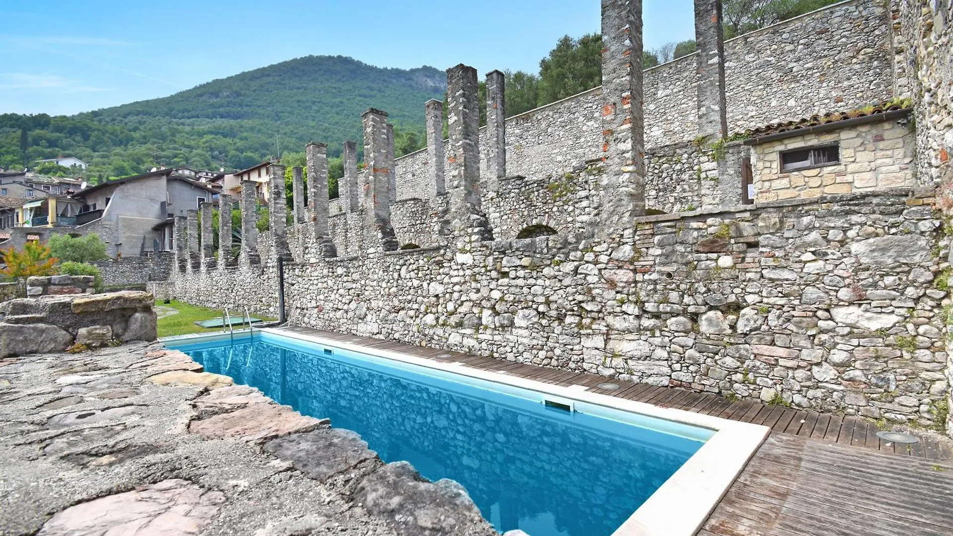 Luminose House With Shared Pool Daire Gardone Riviera